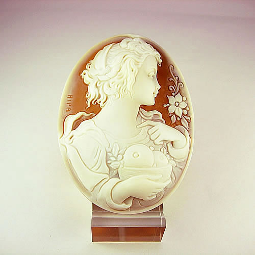 シェルカメオ 手彫り 　65×48mm 　ジュエリールース cd803