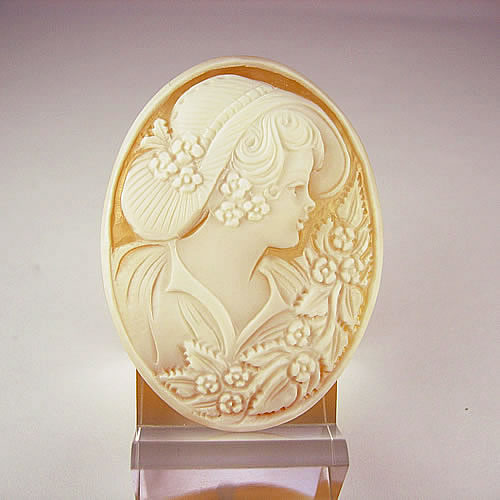 シェルカメオ 手彫り 45×35mm　ジュエリールース cd815