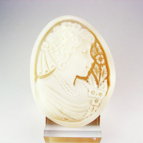 シェルカメオ 手彫り  50×37mm　ジュエリールース cd839
