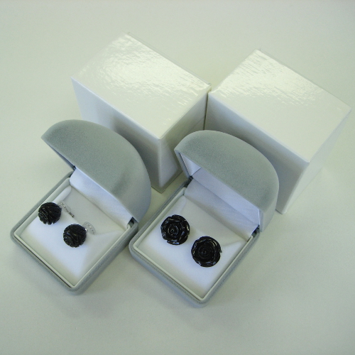 k14wg　天然ジェット15mmバラ彫ピアス 【NOIR JET ノアールジェット®】 je110 画像